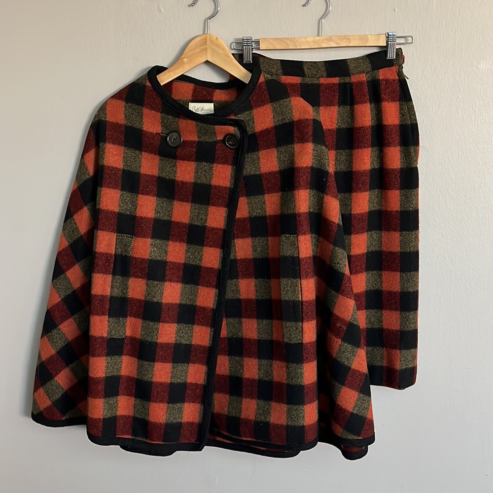 Vintage Cape and Pencil Skirt Suit Set. Bill Atkinson Glen of Michigan Size XS.